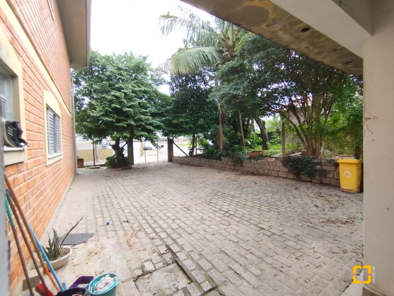 Casa com 310m², 5 quartos (sendo 2 suítes), 4 garagens, no bairro Coqueiros em Florianópolis