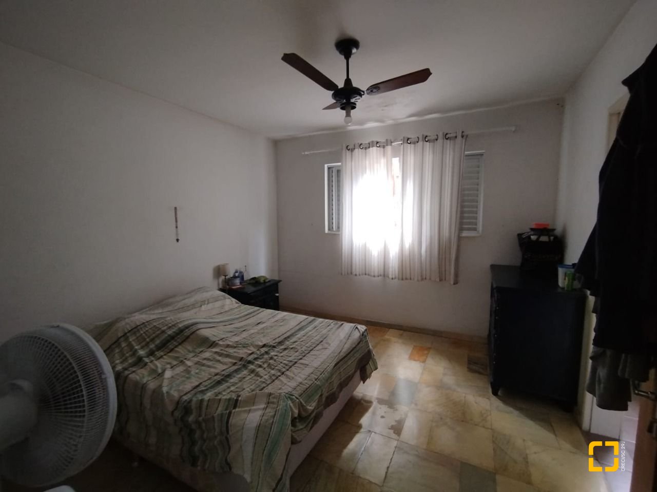 Casa com 310m², 5 quartos (sendo 2 suítes), 4 garagens, no bairro Coqueiros em Florianópolis