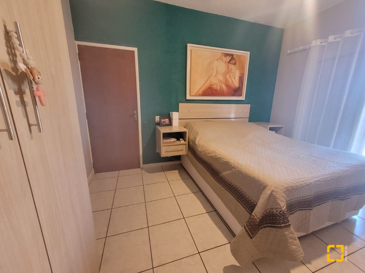 Casa com 310m², 5 quartos (sendo 2 suítes), 4 garagens, no bairro Coqueiros em Florianópolis