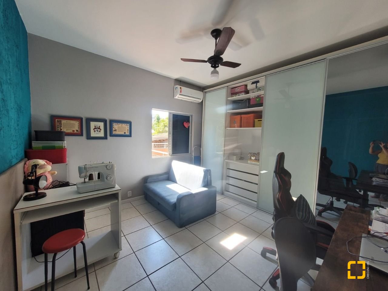 Casa com 310m², 5 quartos (sendo 2 suítes), 4 garagens, no bairro Coqueiros em Florianópolis