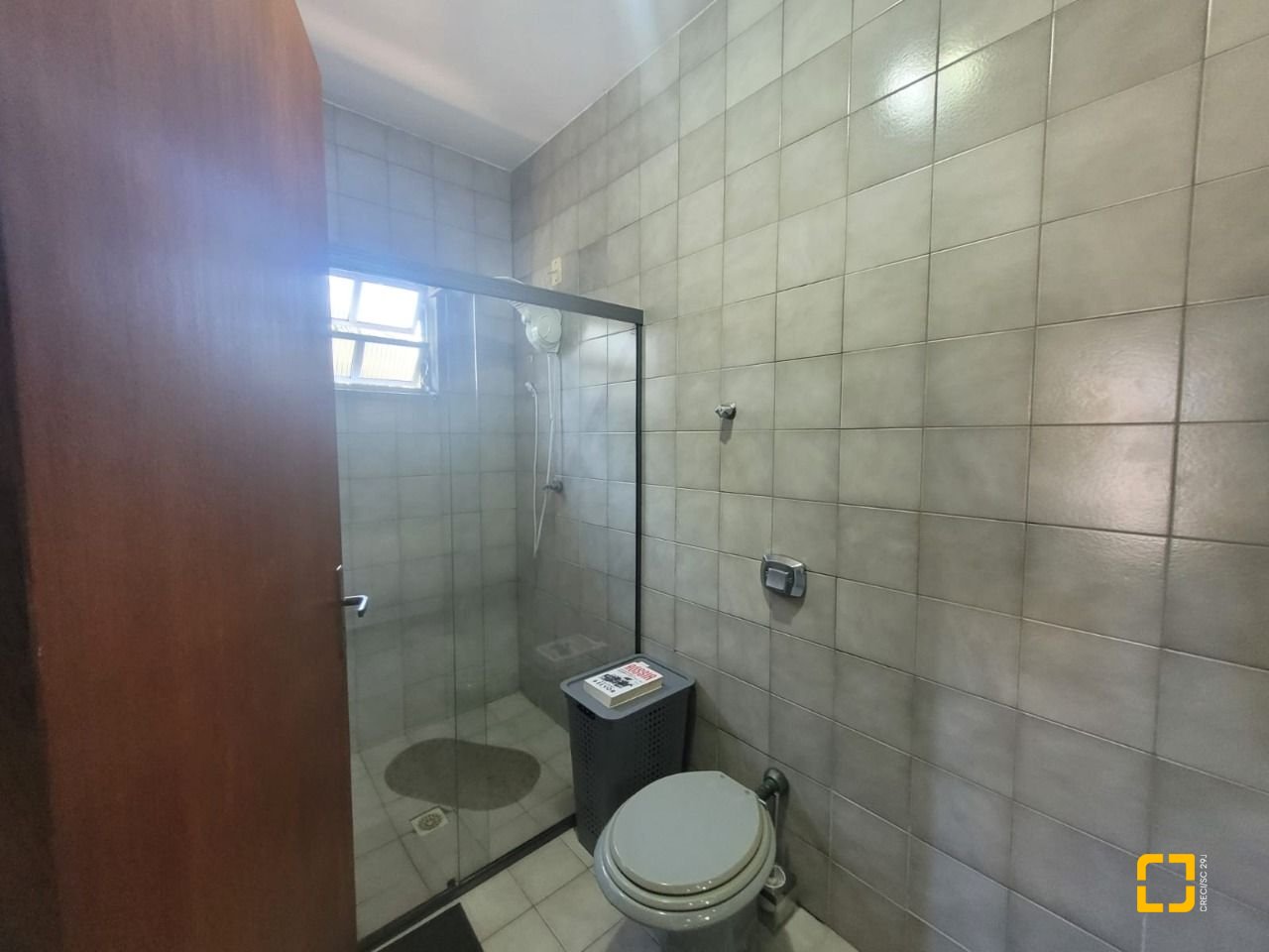 Casa com 310m², 5 quartos (sendo 2 suítes), 4 garagens, no bairro Coqueiros em Florianópolis