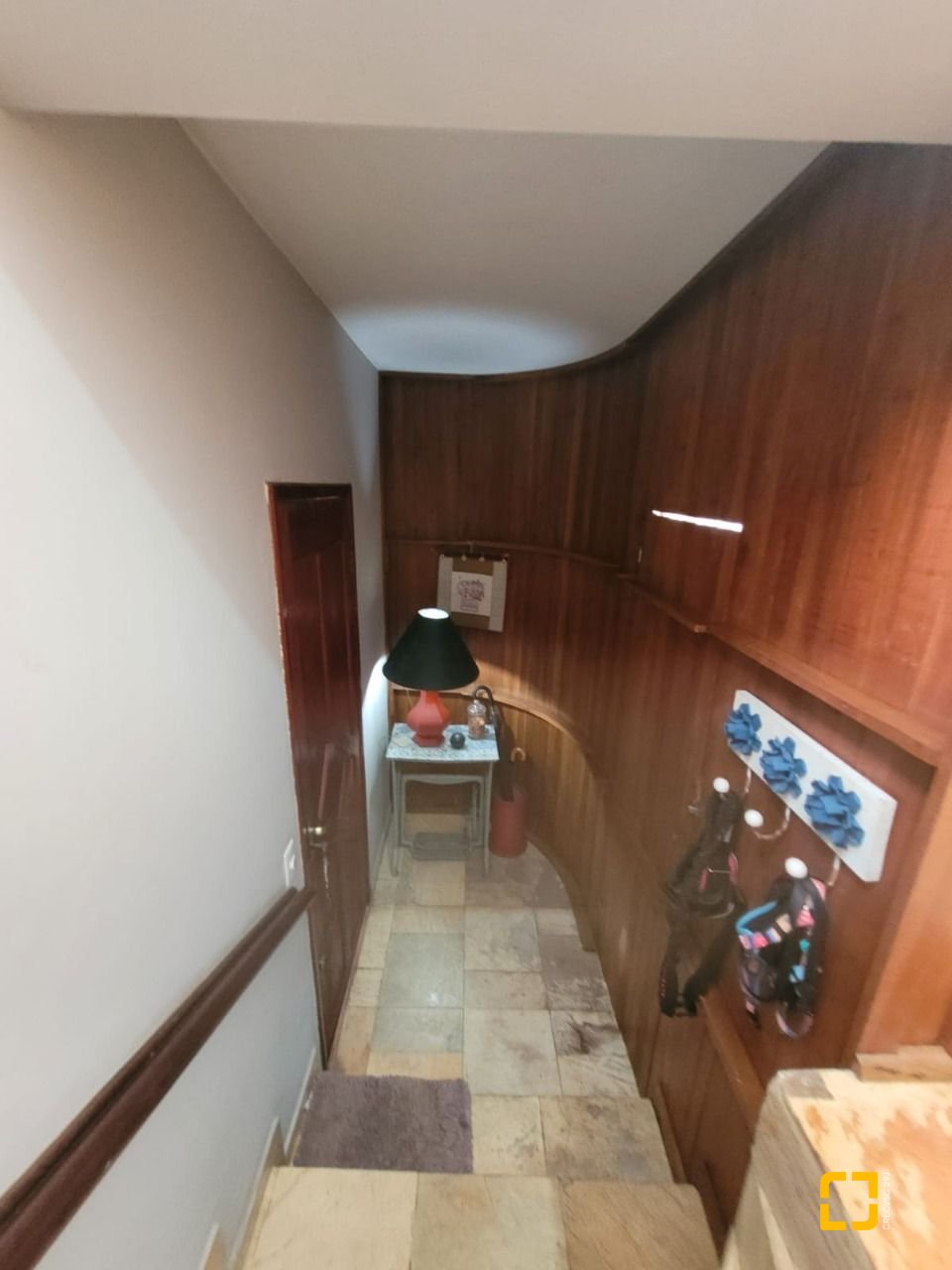 Casa com 310m², 5 quartos (sendo 2 suítes), 4 garagens, no bairro Coqueiros em Florianópolis