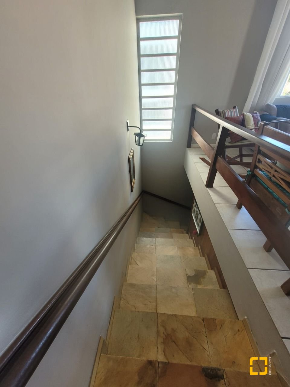 Casa com 310m², 5 quartos (sendo 2 suítes), 4 garagens, no bairro Coqueiros em Florianópolis
