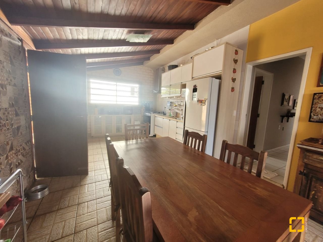 Casa com 310m², 5 quartos (sendo 2 suítes), 4 garagens, no bairro Coqueiros em Florianópolis