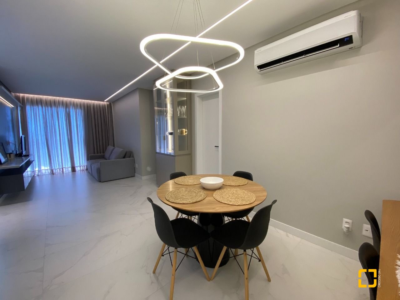 Apartamento com 111m², 5 quartos (sendo 2 suítes), 2 garagens, no bairro Estreito em Florianópolis
