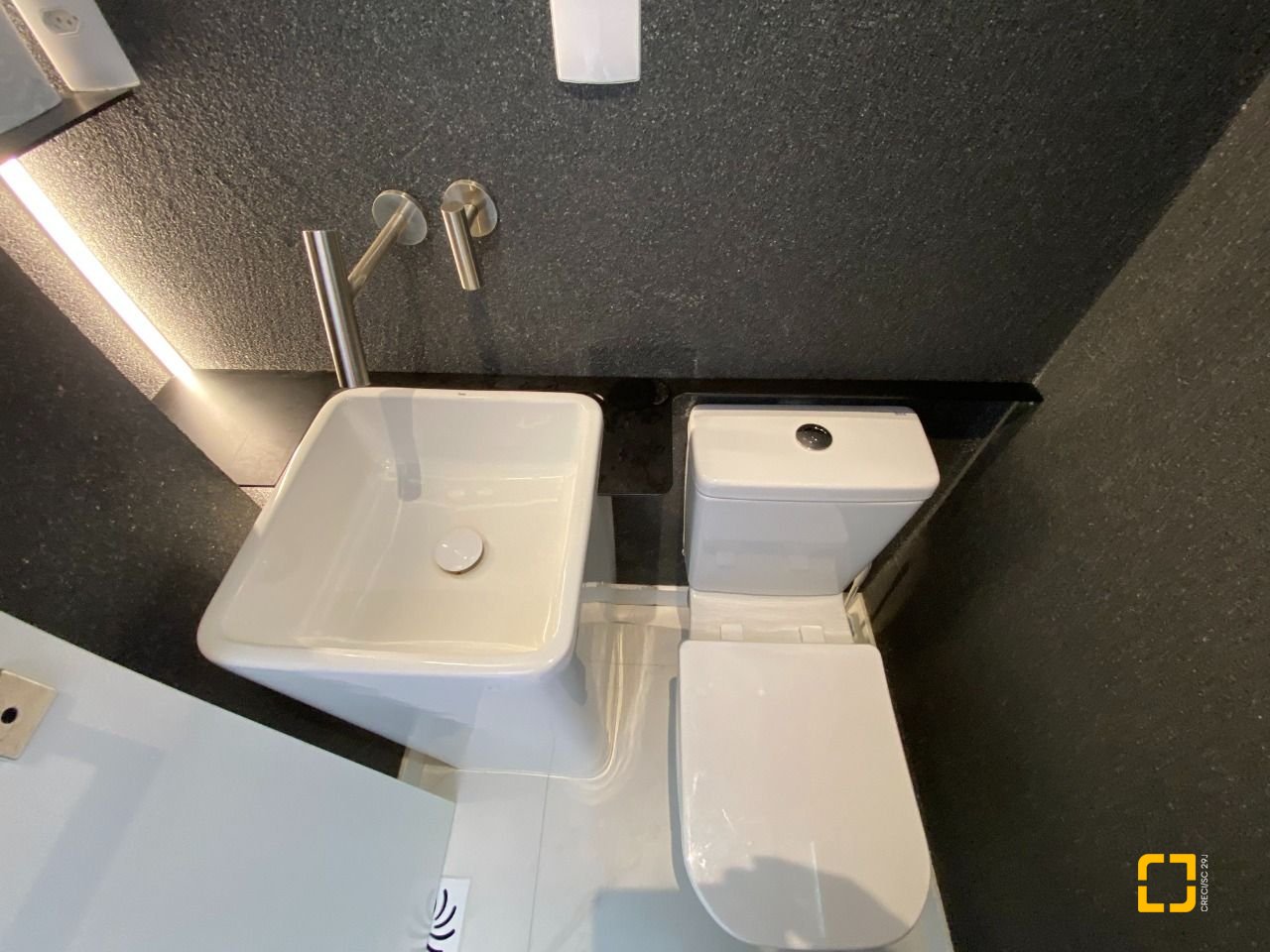 Apartamento com 111m², 5 quartos (sendo 2 suítes), 2 garagens, no bairro Estreito em Florianópolis