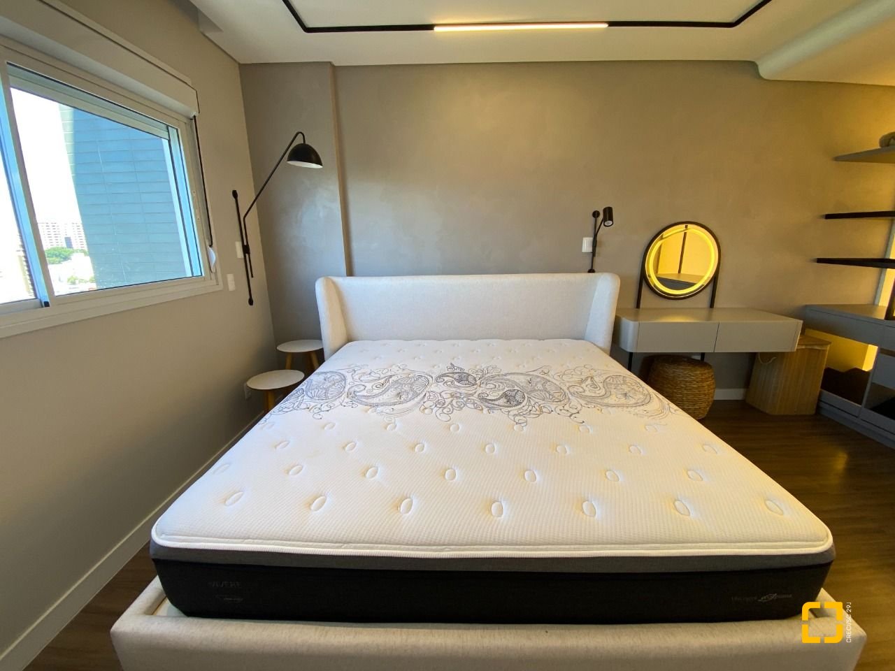 Apartamento com 111m², 5 quartos (sendo 2 suítes), 2 garagens, no bairro Estreito em Florianópolis