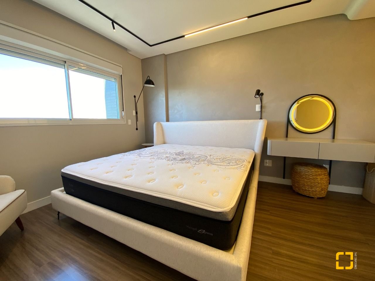 Apartamento com 111m², 5 quartos (sendo 2 suítes), 2 garagens, no bairro Estreito em Florianópolis