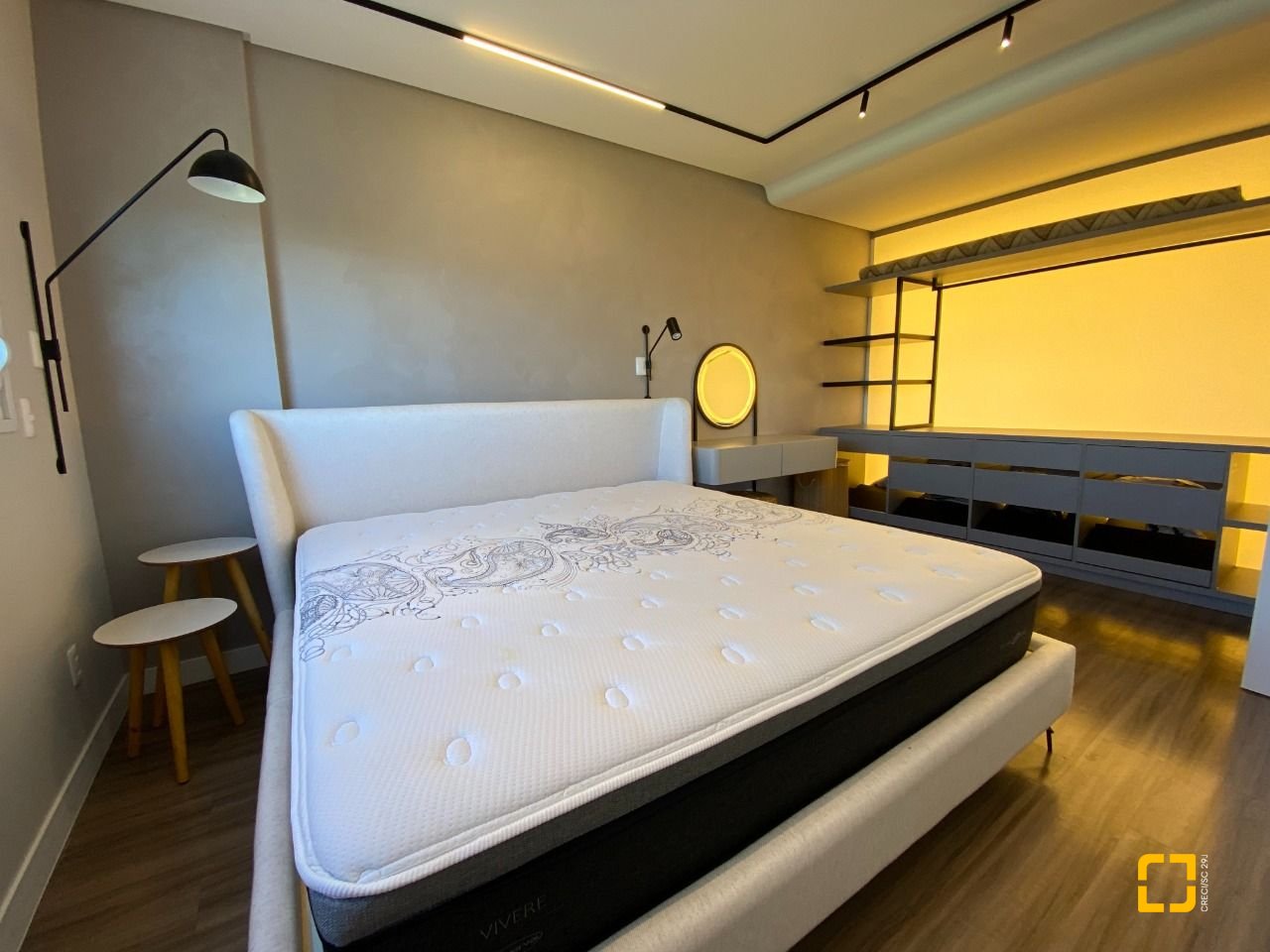 Apartamento com 111m², 5 quartos (sendo 2 suítes), 2 garagens, no bairro Estreito em Florianópolis
