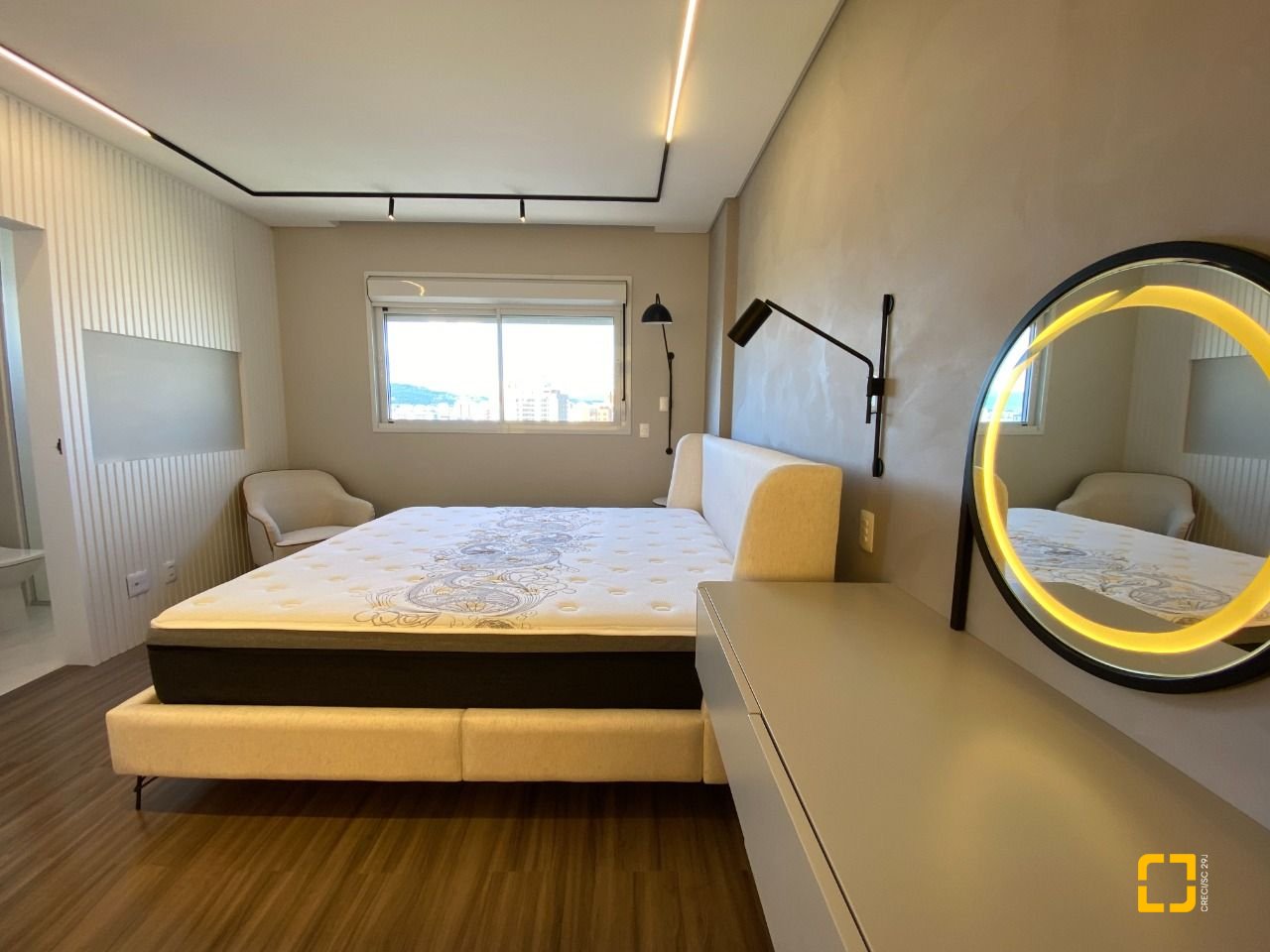 Apartamento com 111m², 5 quartos (sendo 2 suítes), 2 garagens, no bairro Estreito em Florianópolis
