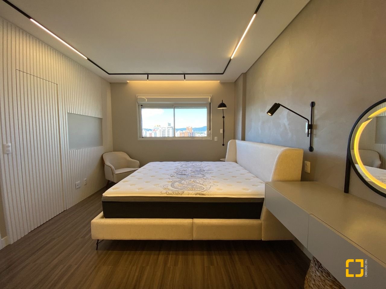 Apartamento com 111m², 5 quartos (sendo 2 suítes), 2 garagens, no bairro Estreito em Florianópolis