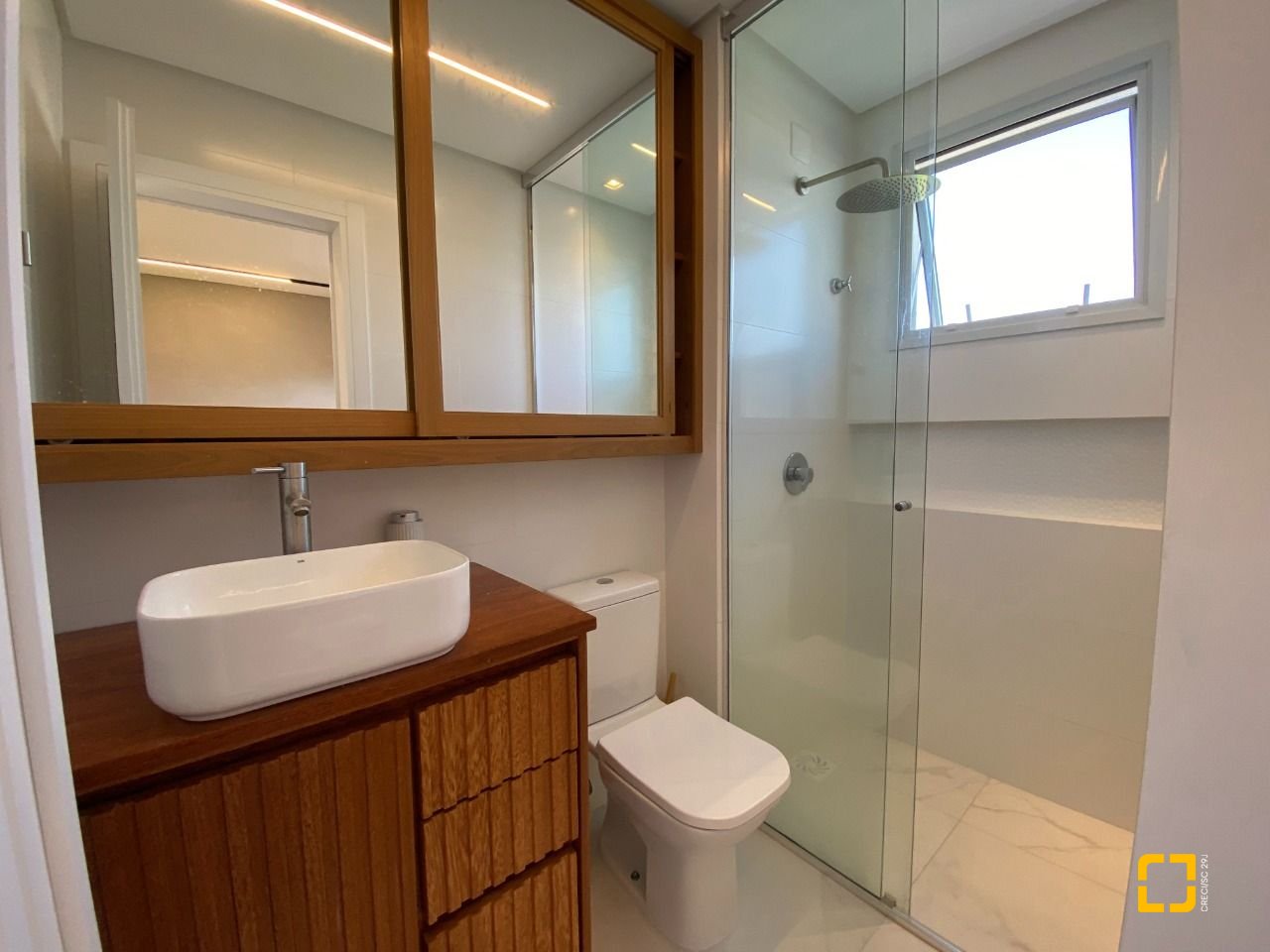 Apartamento com 111m², 5 quartos (sendo 2 suítes), 2 garagens, no bairro Estreito em Florianópolis
