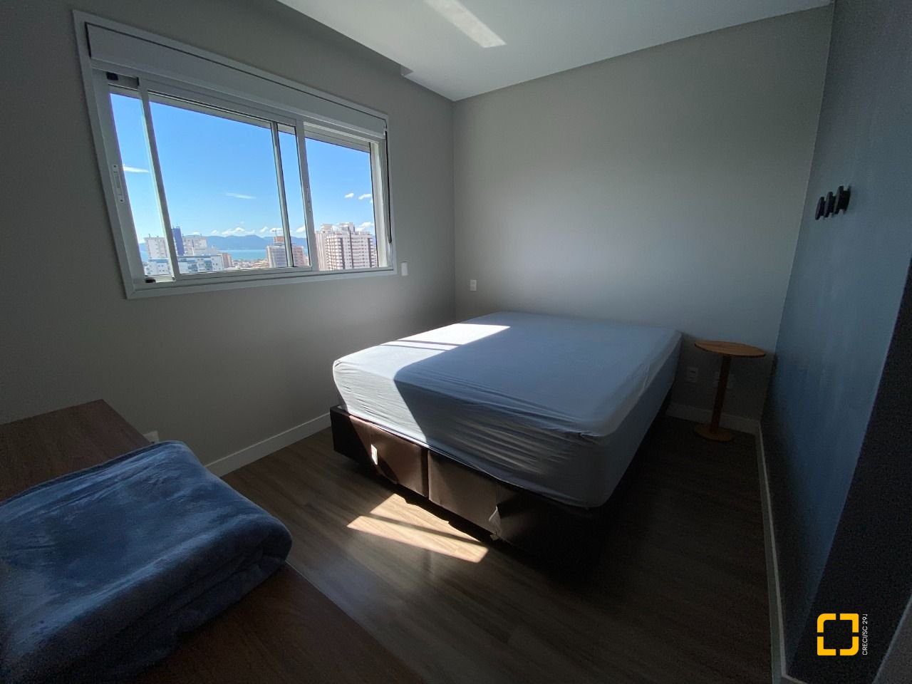 Apartamento com 111m², 5 quartos (sendo 2 suítes), 2 garagens, no bairro Estreito em Florianópolis