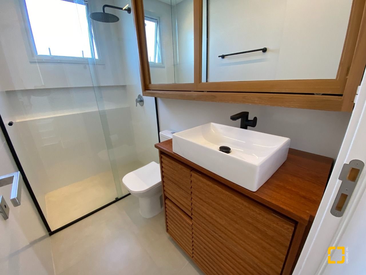 Apartamento com 111m², 5 quartos (sendo 2 suítes), 2 garagens, no bairro Estreito em Florianópolis