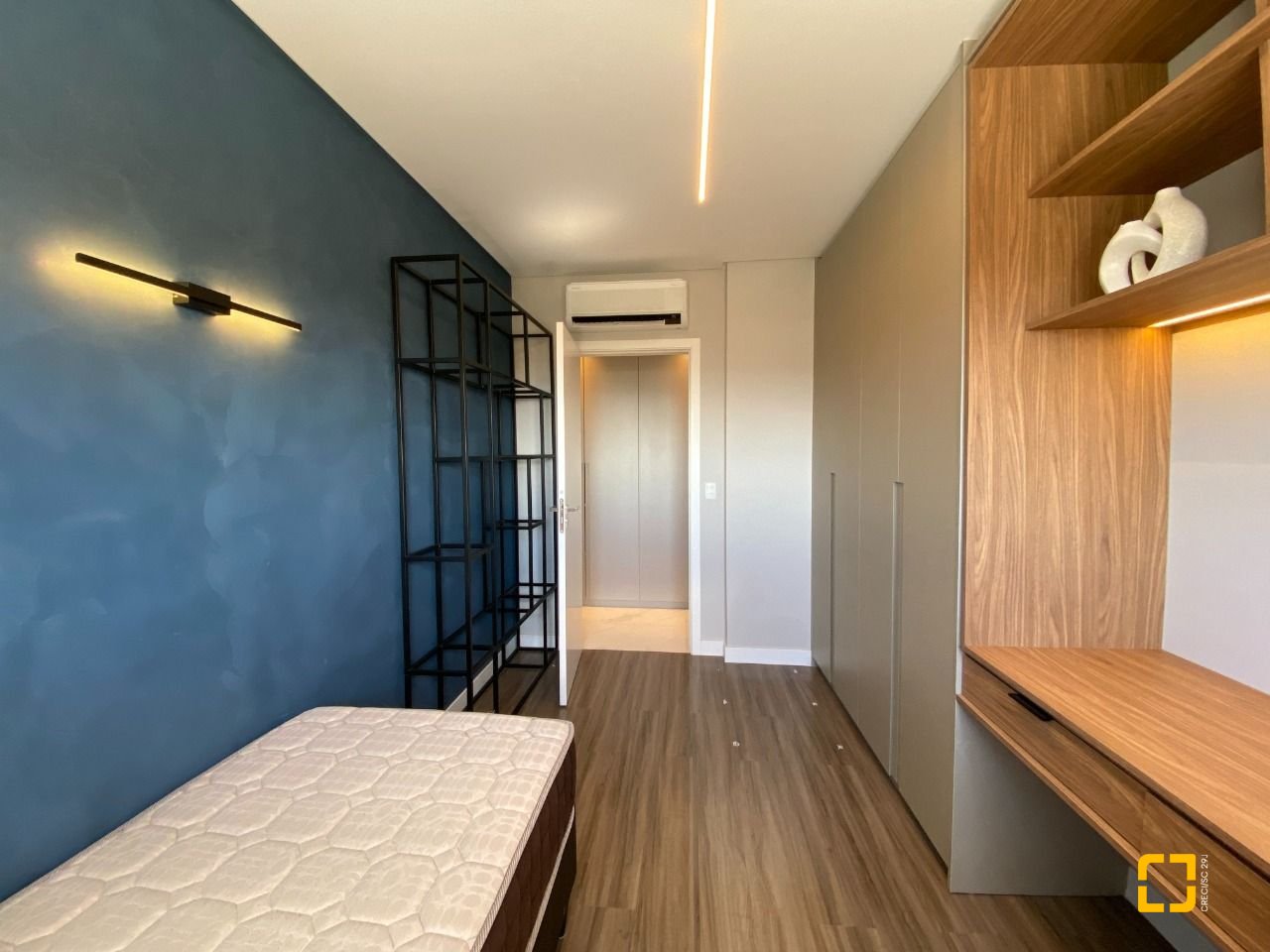 Apartamento com 111m², 5 quartos (sendo 2 suítes), 2 garagens, no bairro Estreito em Florianópolis