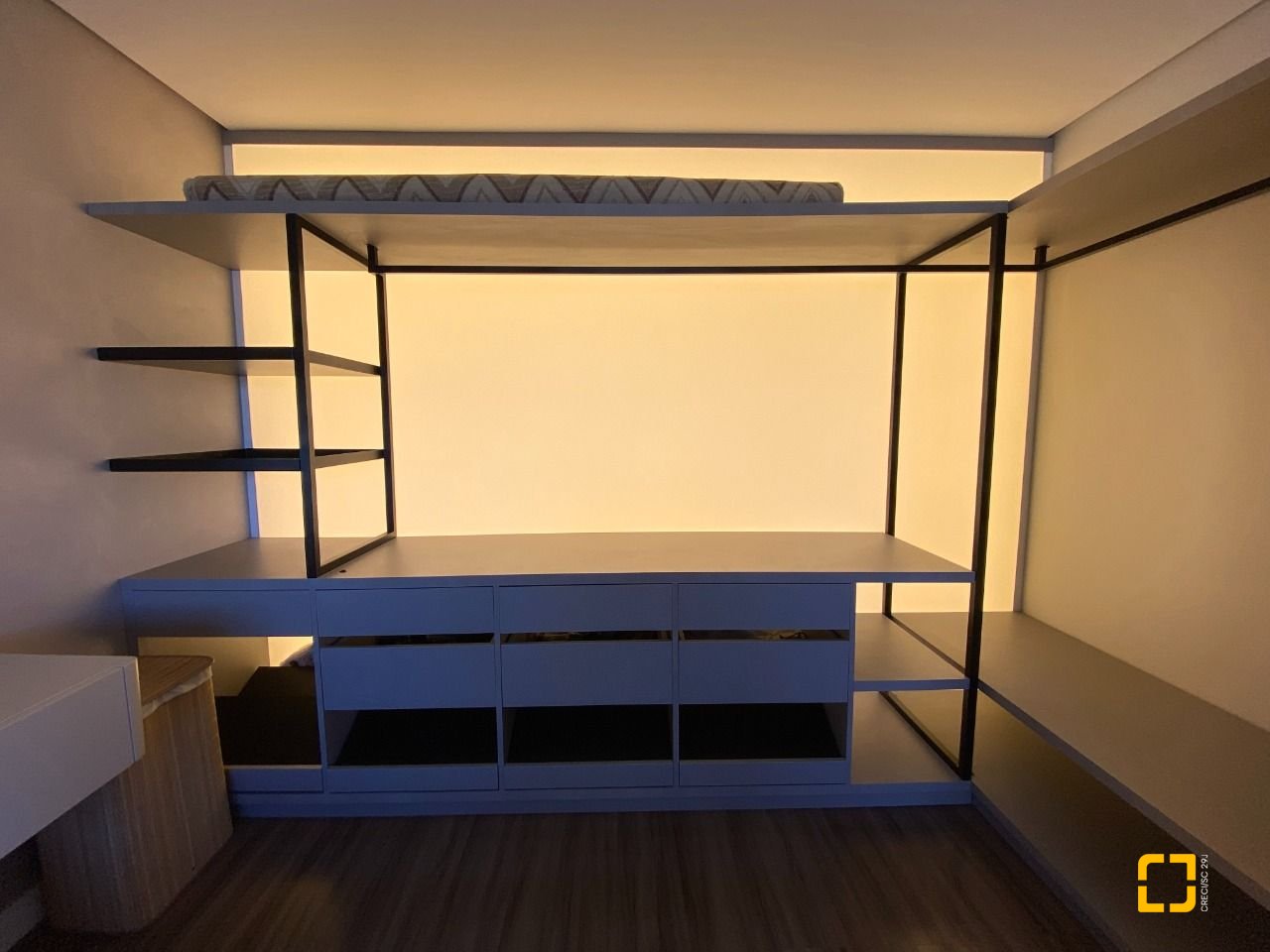 Apartamento com 111m², 5 quartos (sendo 2 suítes), 2 garagens, no bairro Estreito em Florianópolis