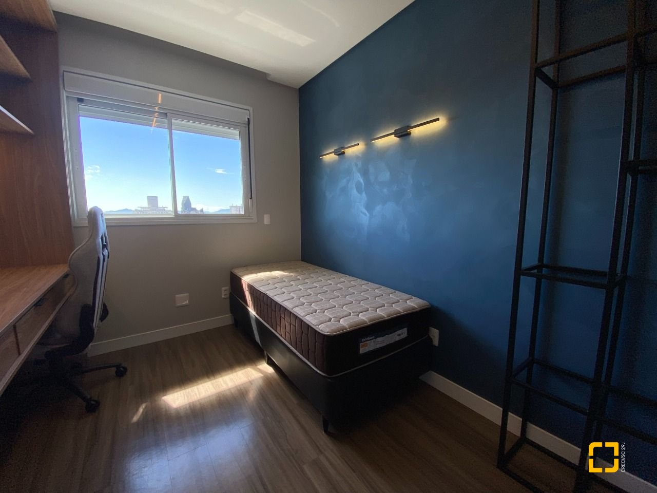 Apartamento com 111m², 5 quartos (sendo 2 suítes), 2 garagens, no bairro Estreito em Florianópolis