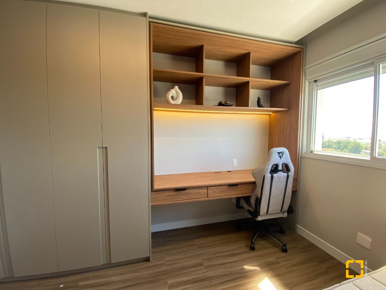 Apartamento com 111m², 5 quartos (sendo 2 suítes), 2 garagens, no bairro Estreito em Florianópolis