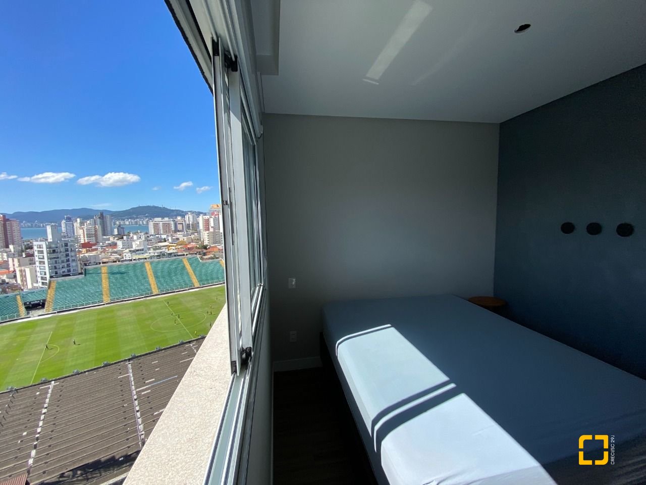 Apartamento com 111m², 5 quartos (sendo 2 suítes), 2 garagens, no bairro Estreito em Florianópolis