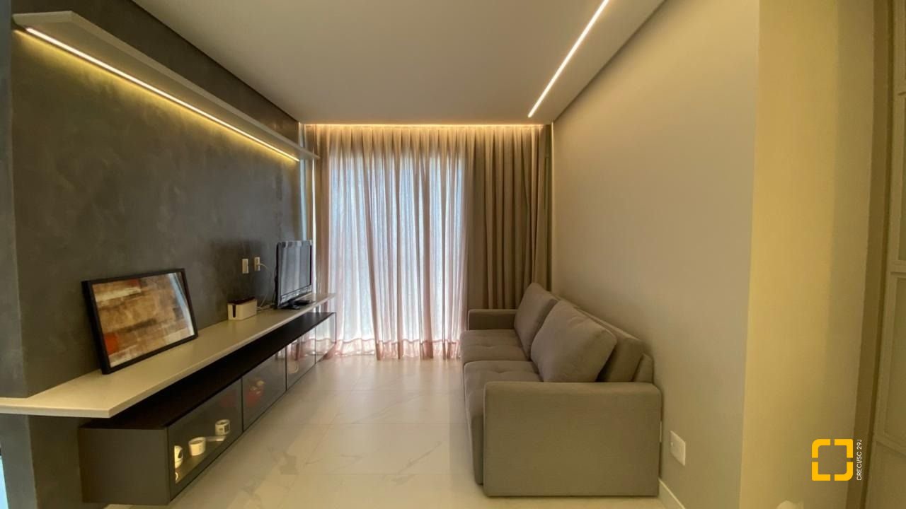 Apartamento com 111m², 5 quartos (sendo 2 suítes), 2 garagens, no bairro Estreito em Florianópolis