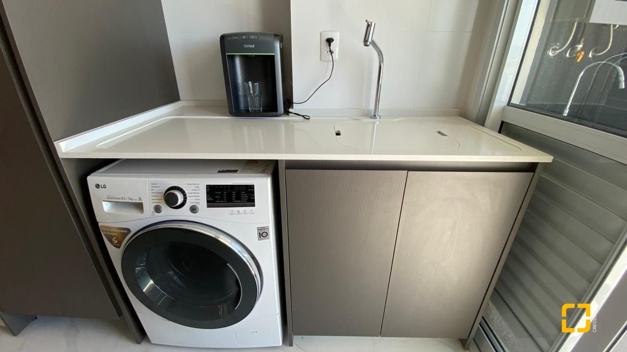 Apartamento com 111m², 5 quartos (sendo 2 suítes), 2 garagens, no bairro Estreito em Florianópolis