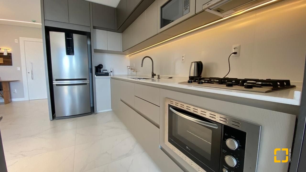 Apartamento com 111m², 5 quartos (sendo 2 suítes), 2 garagens, no bairro Estreito em Florianópolis