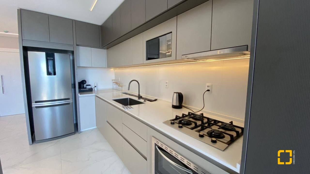 Apartamento com 111m², 5 quartos (sendo 2 suítes), 2 garagens, no bairro Estreito em Florianópolis