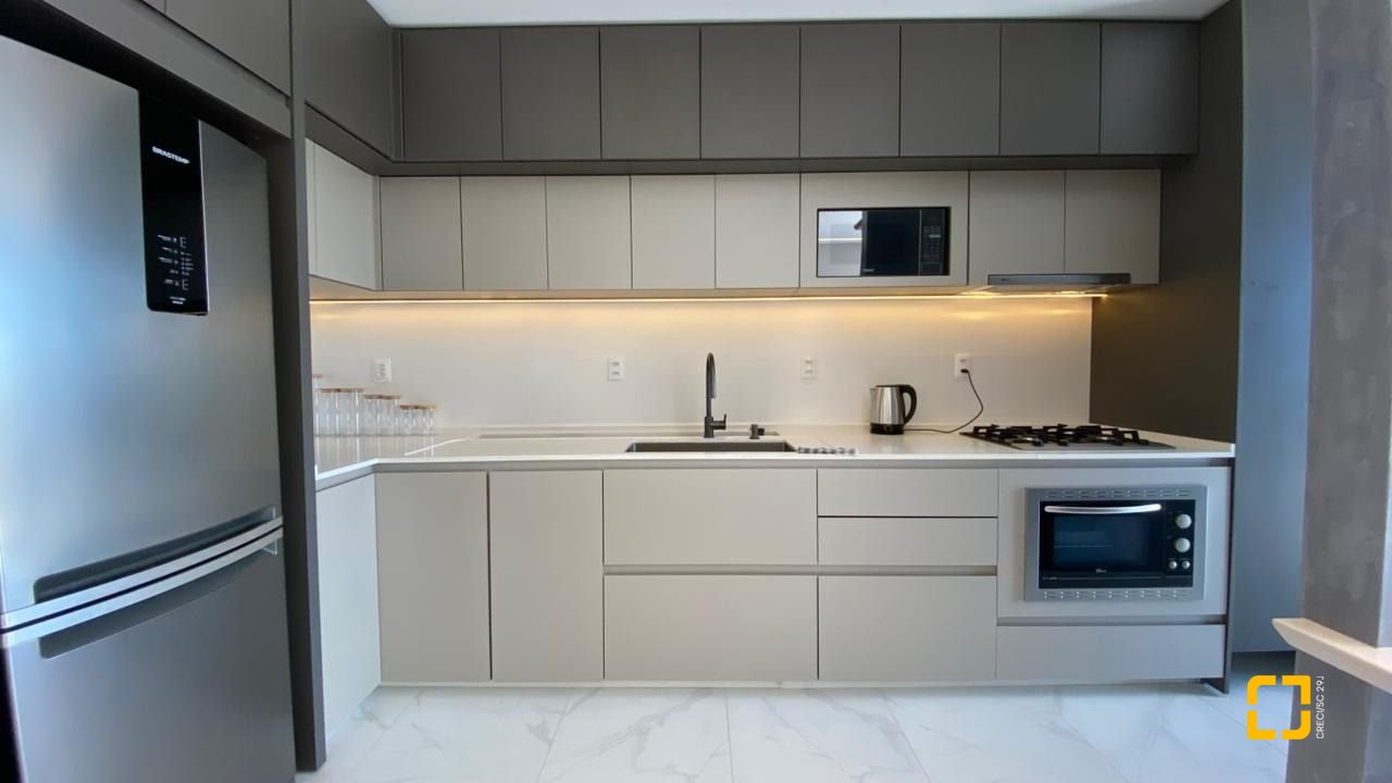 Apartamento com 111m², 5 quartos (sendo 2 suítes), 2 garagens, no bairro Estreito em Florianópolis