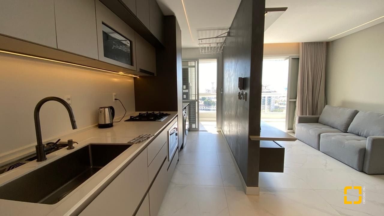 Apartamento com 111m², 5 quartos (sendo 2 suítes), 2 garagens, no bairro Estreito em Florianópolis