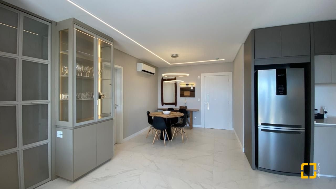 Apartamento com 111m², 5 quartos (sendo 2 suítes), 2 garagens, no bairro Estreito em Florianópolis