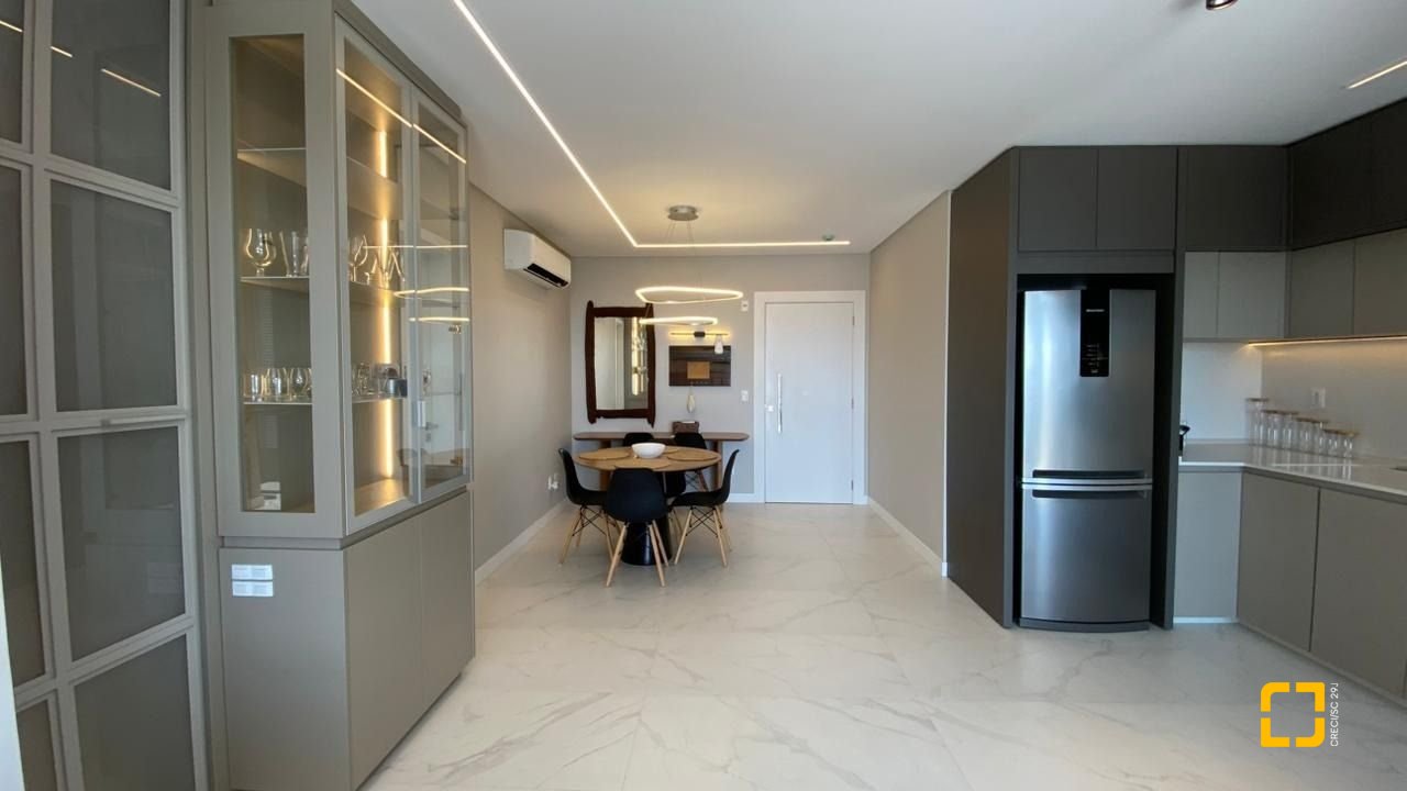 Apartamento com 111m², 5 quartos (sendo 2 suítes), 2 garagens, no bairro Estreito em Florianópolis