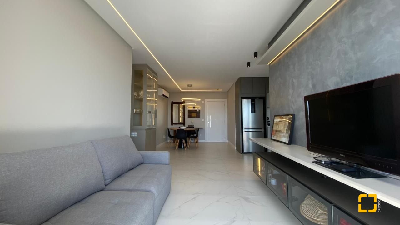 Apartamento com 111m², 5 quartos (sendo 2 suítes), 2 garagens, no bairro Estreito em Florianópolis