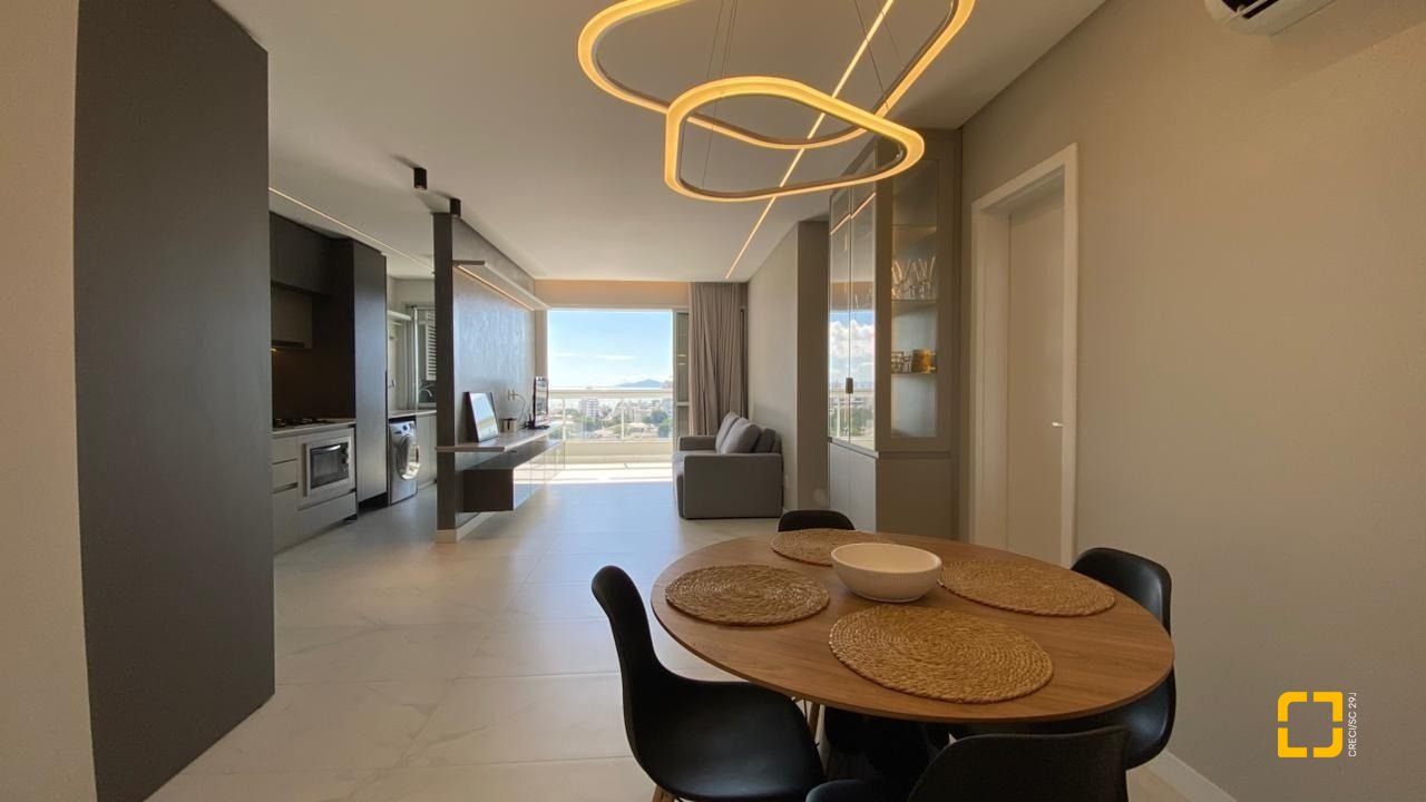 Apartamento com 111m², 5 quartos (sendo 2 suítes), 2 garagens, no bairro Estreito em Florianópolis