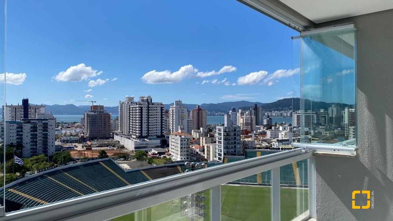 Apartamento com 111m², 5 quartos (sendo 2 suítes), 2 garagens, no bairro Estreito em Florianópolis