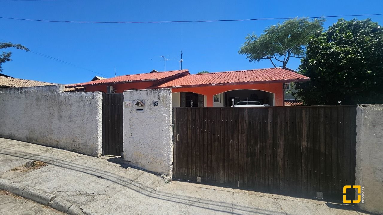 Casa com 130m², 4 quartos (sendo 1 suíte), 1 garagem, no bairro Rio Tavares em Florianópolis