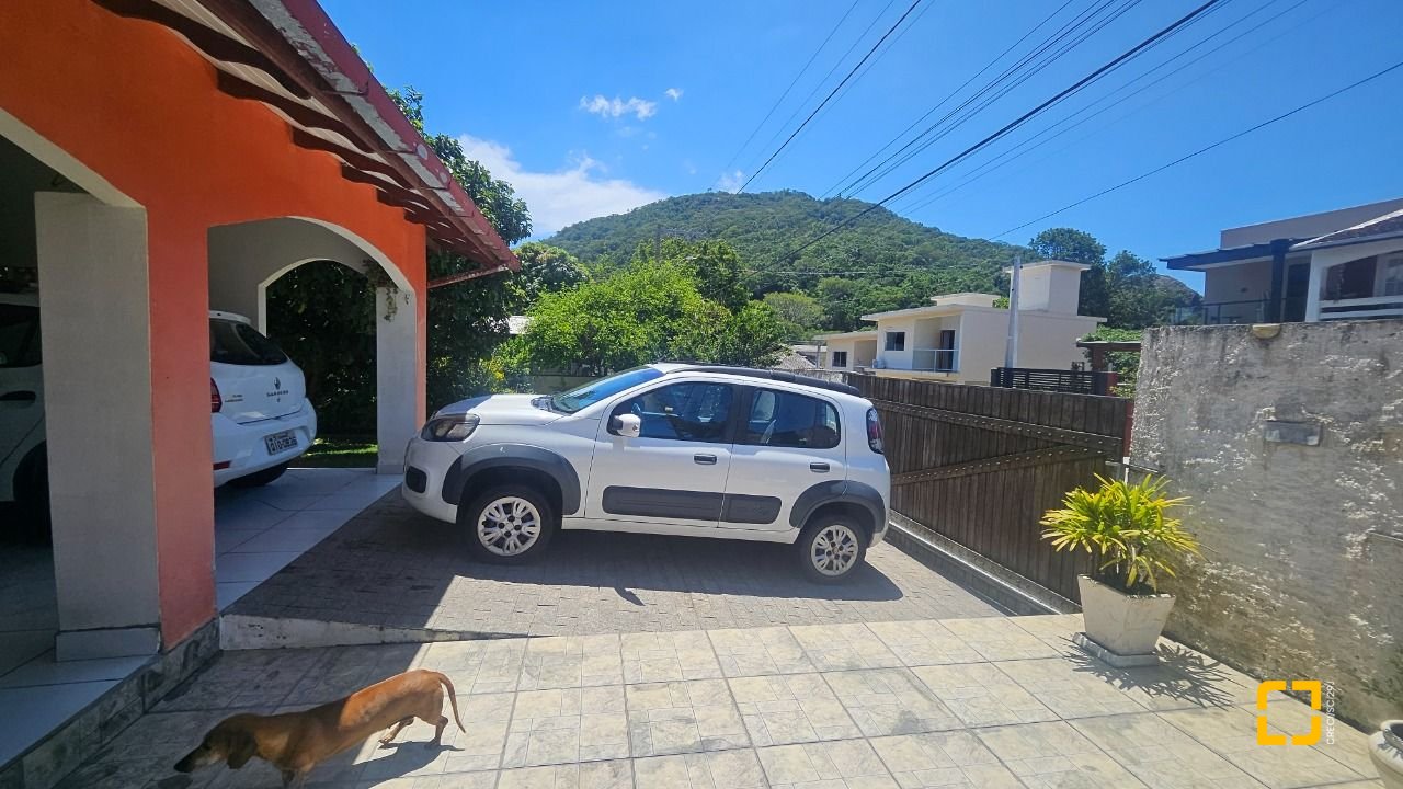 Casa com 130m², 4 quartos (sendo 1 suíte), 1 garagem, no bairro Rio Tavares em Florianópolis