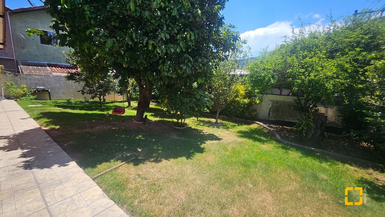 Casa com 130m², 4 quartos (sendo 1 suíte), 1 garagem, no bairro Rio Tavares em Florianópolis