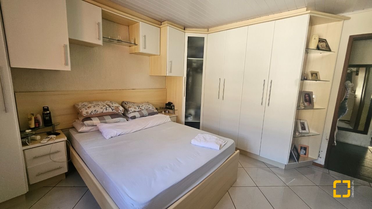 Casa com 130m², 4 quartos (sendo 1 suíte), 1 garagem, no bairro Rio Tavares em Florianópolis