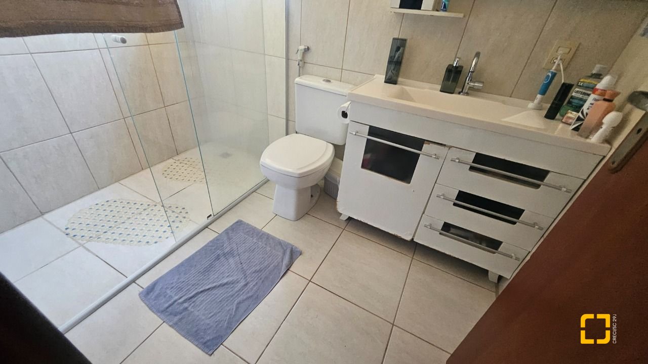 Casa com 130m², 4 quartos (sendo 1 suíte), 1 garagem, no bairro Rio Tavares em Florianópolis