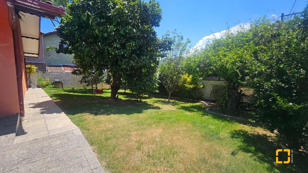 Casa com 130m², 4 quartos (sendo 1 suíte), 1 garagem, no bairro Rio Tavares em Florianópolis