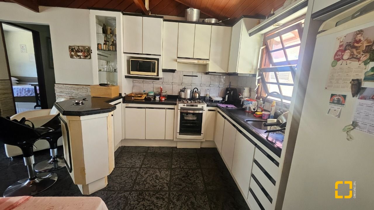 Casa com 130m², 4 quartos (sendo 1 suíte), 1 garagem, no bairro Rio Tavares em Florianópolis