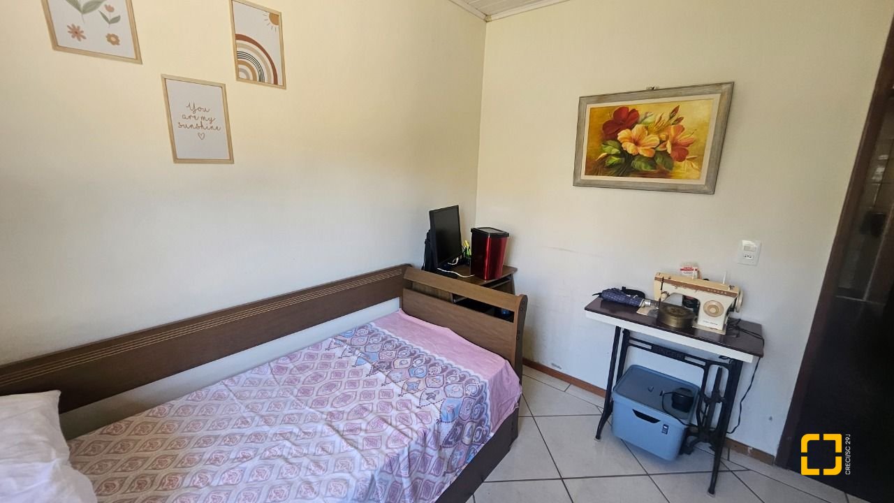 Casa com 130m², 4 quartos (sendo 1 suíte), 1 garagem, no bairro Rio Tavares em Florianópolis