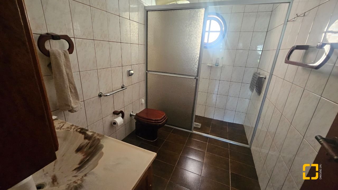 Casa com 130m², 4 quartos (sendo 1 suíte), 1 garagem, no bairro Rio Tavares em Florianópolis