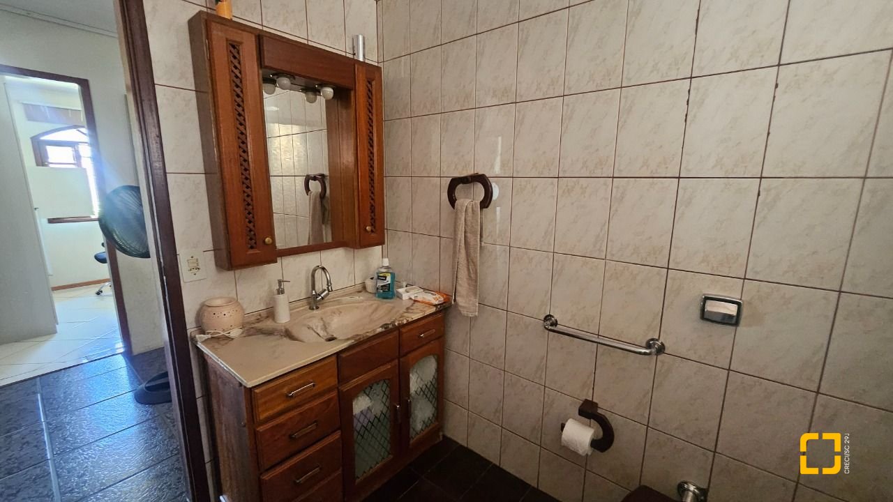 Casa com 130m², 4 quartos (sendo 1 suíte), 1 garagem, no bairro Rio Tavares em Florianópolis