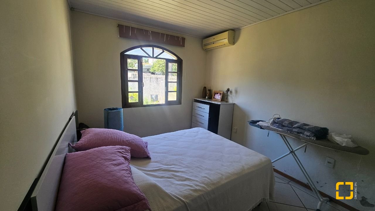 Casa com 130m², 4 quartos (sendo 1 suíte), 1 garagem, no bairro Rio Tavares em Florianópolis