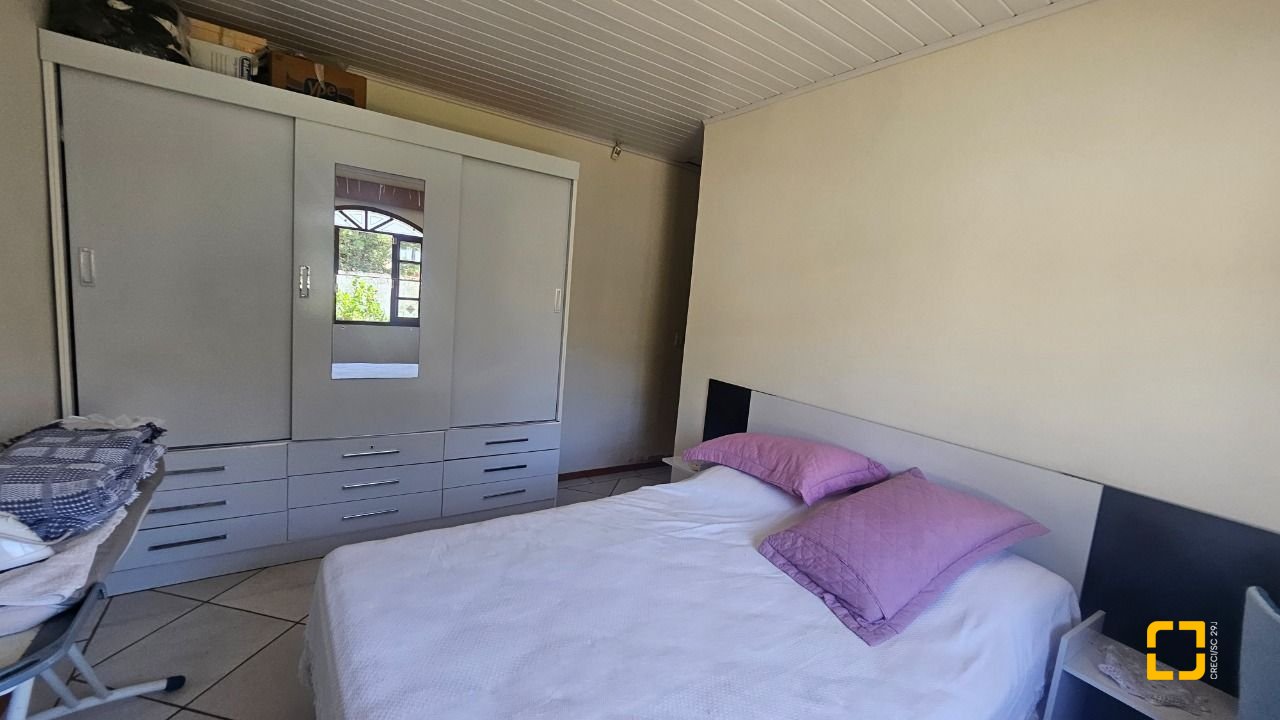 Casa com 130m², 4 quartos (sendo 1 suíte), 1 garagem, no bairro Rio Tavares em Florianópolis
