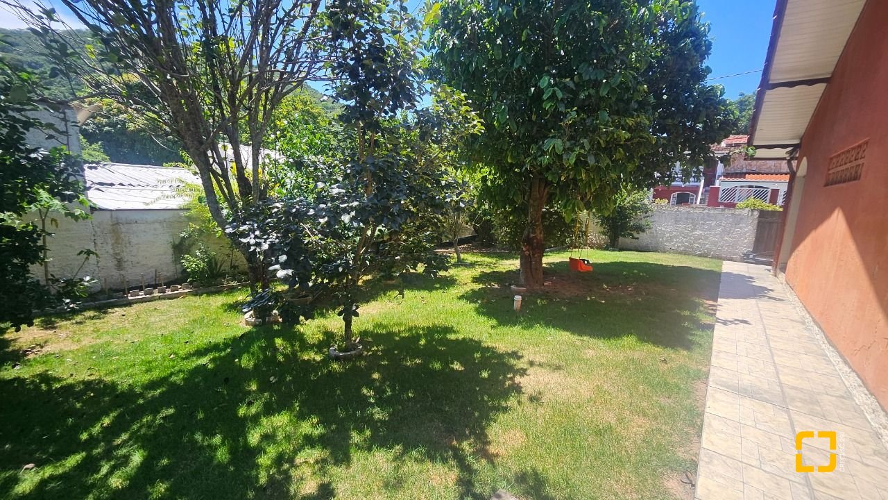 Casa com 130m², 4 quartos (sendo 1 suíte), 1 garagem, no bairro Rio Tavares em Florianópolis