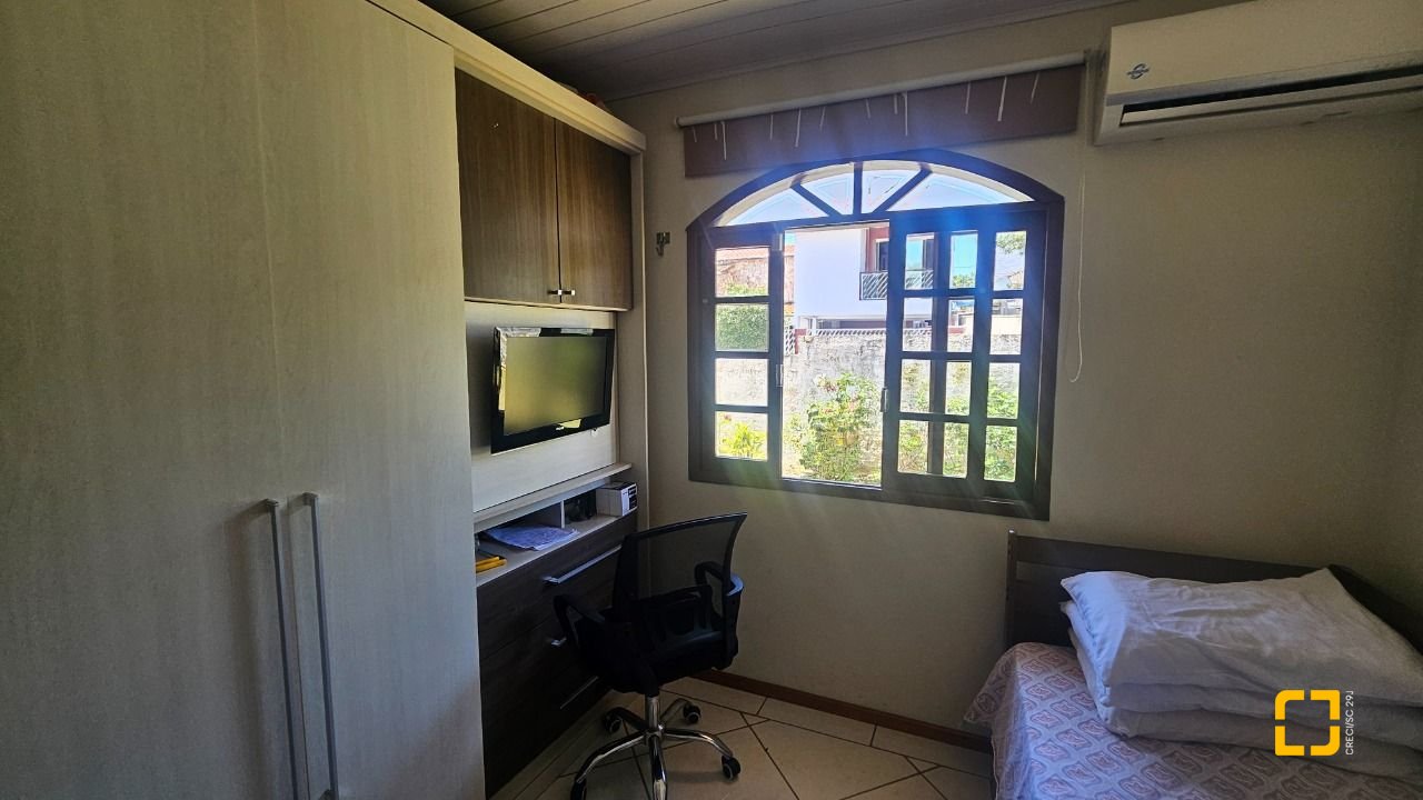 Casa com 130m², 4 quartos (sendo 1 suíte), 1 garagem, no bairro Rio Tavares em Florianópolis