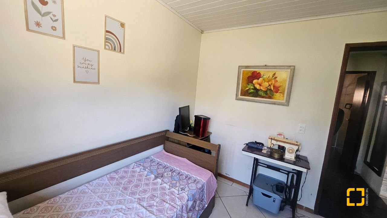 Casa com 130m², 4 quartos (sendo 1 suíte), 1 garagem, no bairro Rio Tavares em Florianópolis