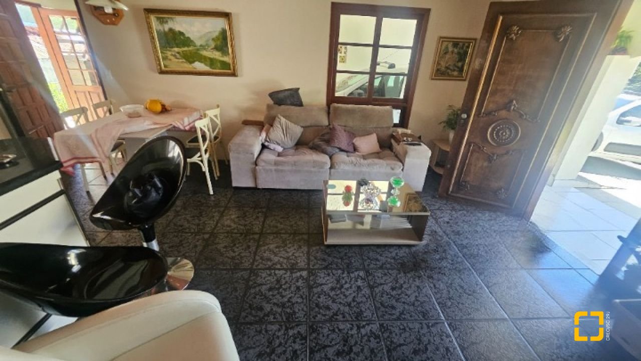 Casa com 130m², 4 quartos (sendo 1 suíte), 1 garagem, no bairro Rio Tavares em Florianópolis